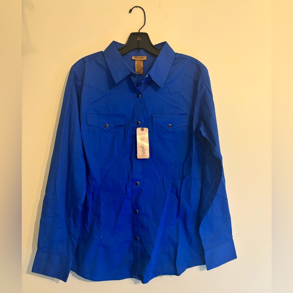 NWT! Royal blue wrangler pearl snap. Size medium